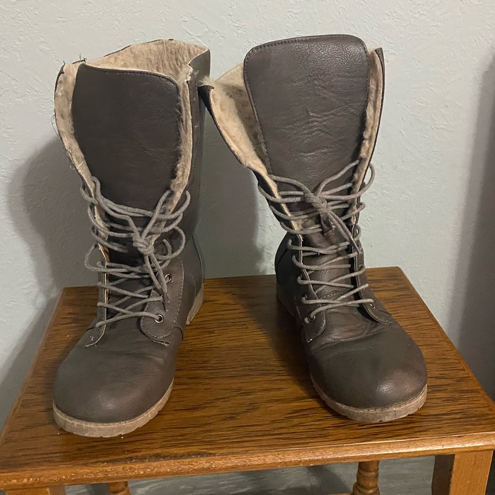 midcalf fuzzy boots